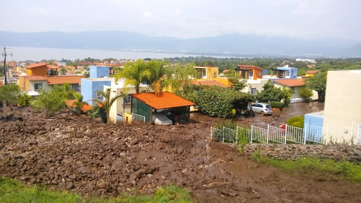 Deslave afecta 25 viviendas en Jocotepec, Jalisco - jocotepec-proteccion-civil-deslave-3