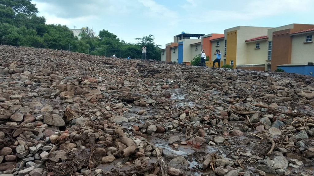 Deslave afecta 25 viviendas en Jocotepec, Jalisco