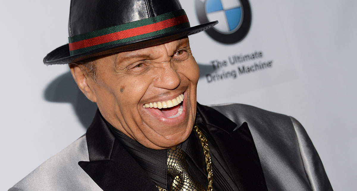 Sepultan a Joe Jackson cerca de su hijo Michael Jackson