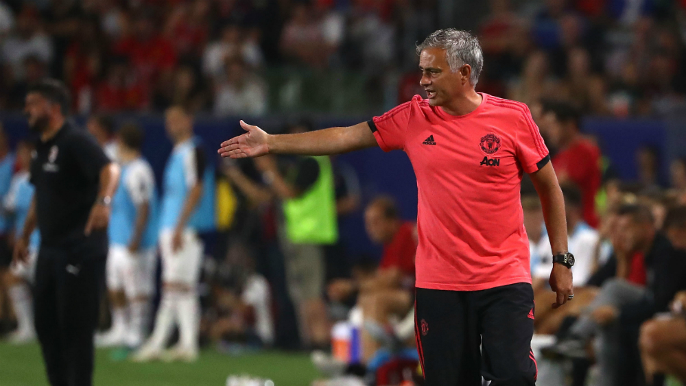 Frustrado Mourinho ante la falta de refuerzos en el Manchester United
