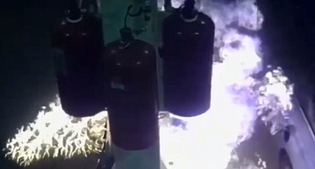 #Video Joven intenta incendiar gasolinera en Nueva York - joven-intenta-incendiar-gasolinera-en-ny