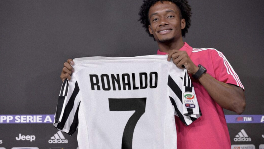 Cuadrado le cede a Cristiano Ronaldo el número 7 en la Juventus