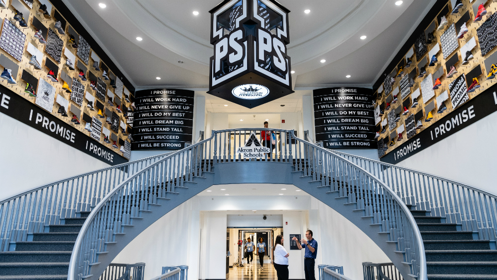 El legado que dejó LeBron James a su natal Cleveland - lebron-james-i-promise-school