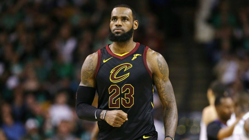 Oficial: LeBron James ya pertenece a Los Angeles Lakers - lebron-james-mirada
