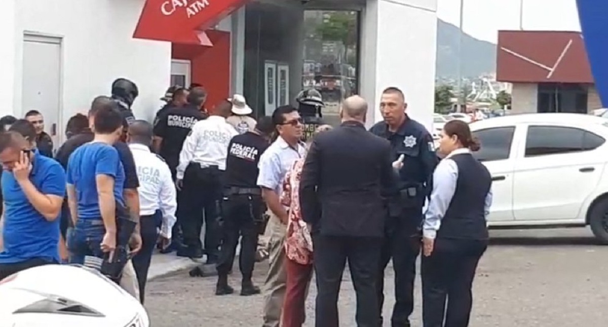 Muere asaltante de banco que tomó rehenes en Sonora - liberan-a-rehenes-tras-asalto-frustrado-en-banco-de-sonora