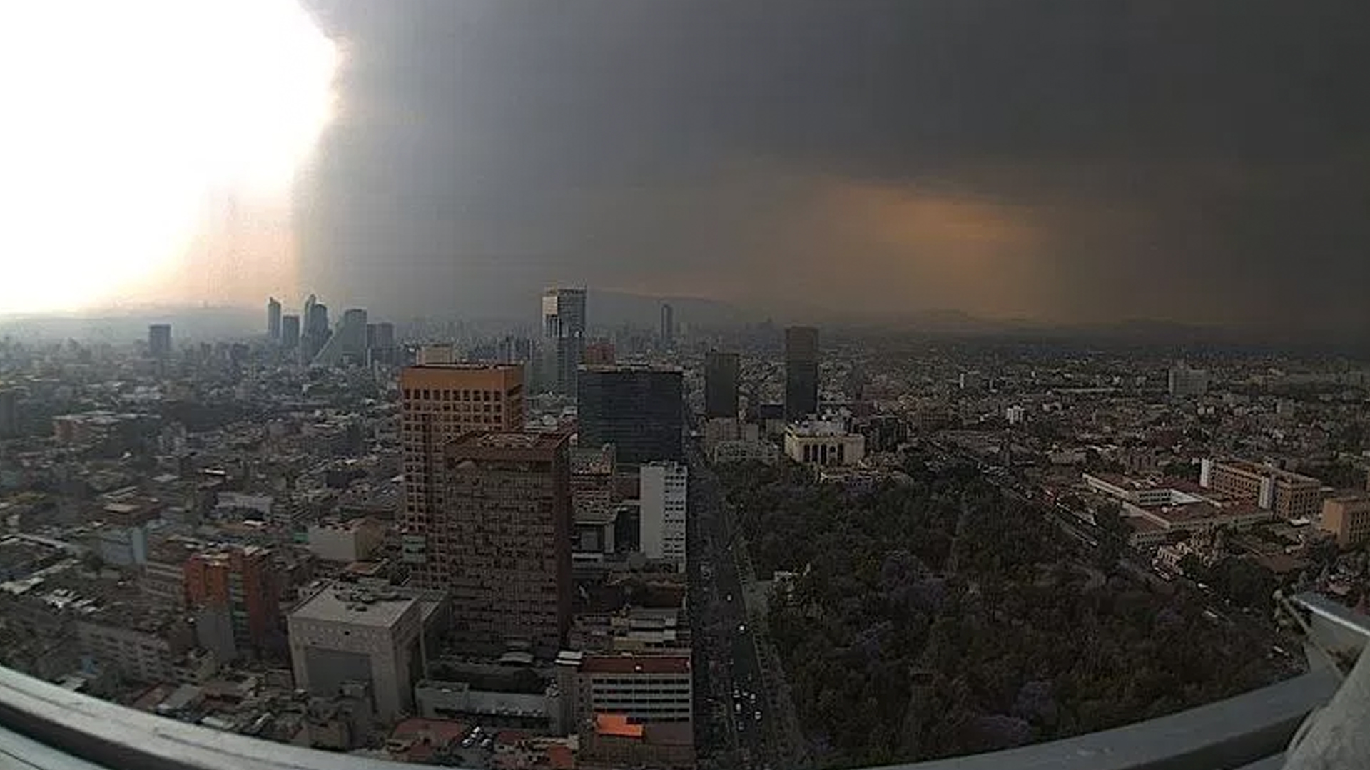 Llueve en al menos 12 delegaciones capitalinas