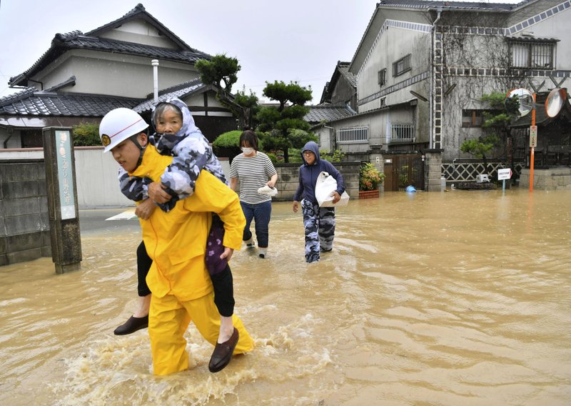 Sube a 141 el número de muertos en Japón, continúa la búsqueda - lluvias-japon2