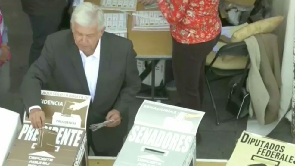 AMLO vota por Rosario Ibarra de Piedra AMLO vota por Rosario Ibarra de Piedra