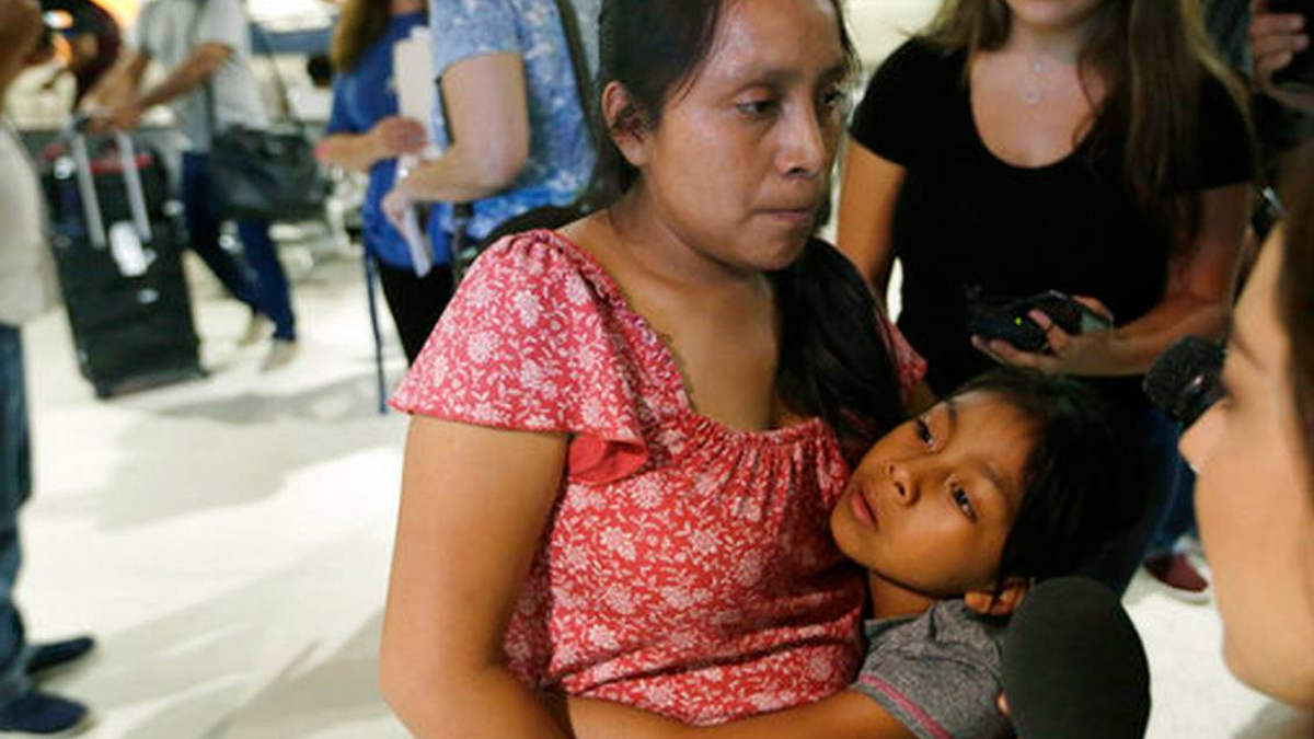 Madre e hija se reúnen tras dos meses separadas en EE.UU.