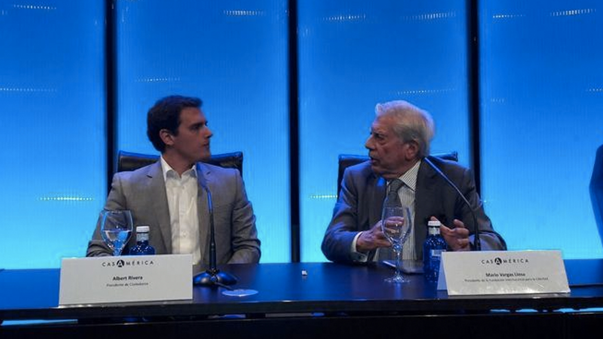 Hay expectativa por política de López Obrador: Vargas Llosa