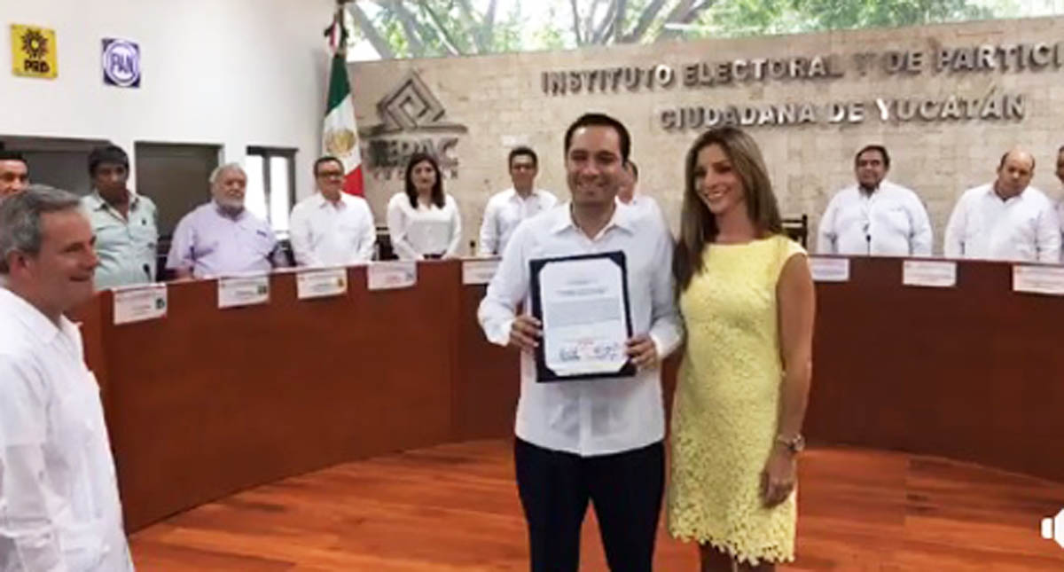 #Video Mauricio Vila recibe constancia como gobernador de Yucatán