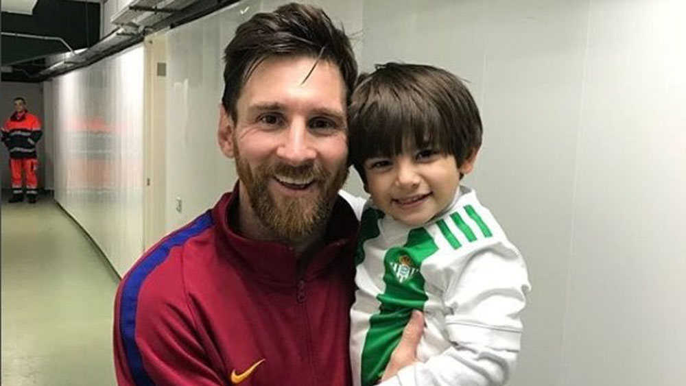 #Video Hijo de Andrés Guardado conoce a Lionel Messi #Video Hijo de Andrés Guardado conoce a Lionel Messi