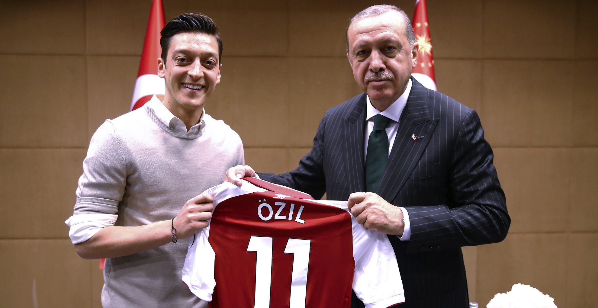 Neuer niega que Özil haya sufrido racismo en la selección alemana - mesut-ozil-presidente-de-turquia