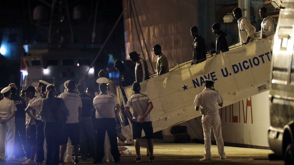 Desembarcan en Italia 450 migrantes tras acuerdo con cinco países de UE - migrantes-italia