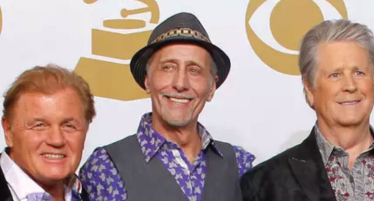Arrestan a exintegrante de los Beach Boys y a su esposa