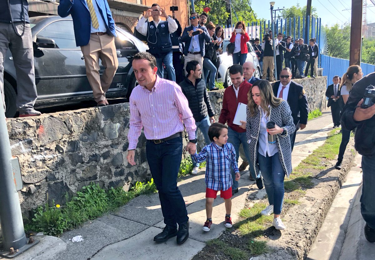 Mikel Arriola vota en Miguel Hidalgo - mikel-arriola