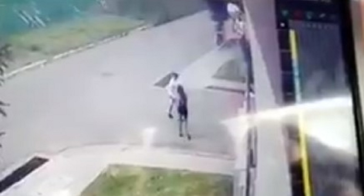 #Video Motociclistas asaltan en segundos a mujeres en Tecámac