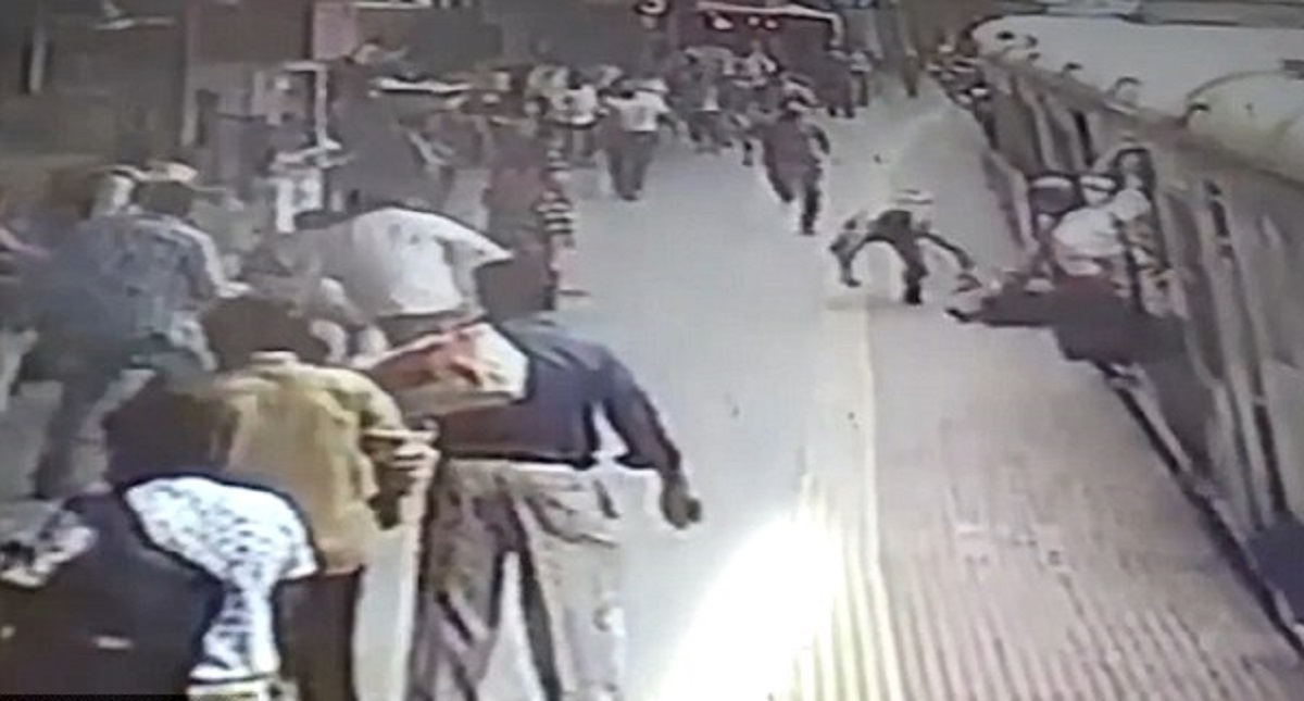 #Video Mujer salva la vida tras ser arrastrada por tren - mujer-salva-la-vida-tras-ser-arrastrada-por-tren-en-india