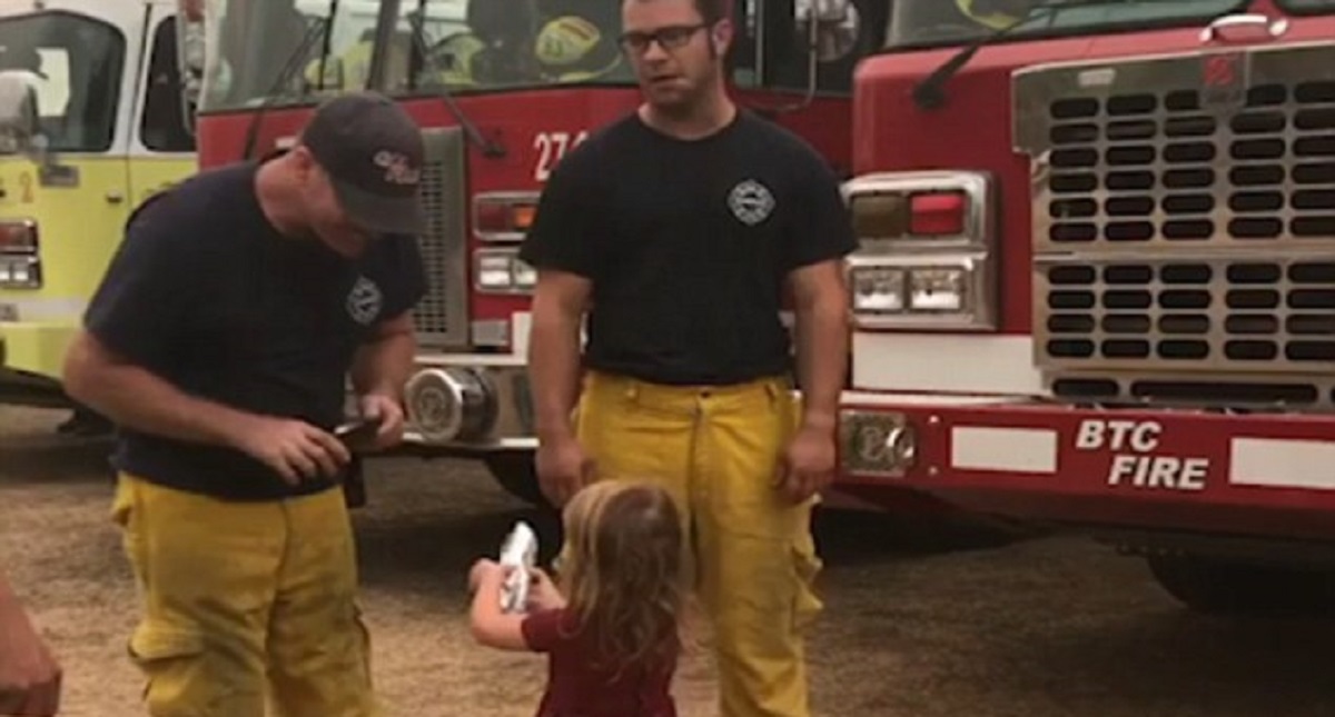 #Video Niña agradece con burritos a bomberos por apagar incendios - nina-agradece-con-burritos-a-bomberos-por-apagar-incendios-en-california