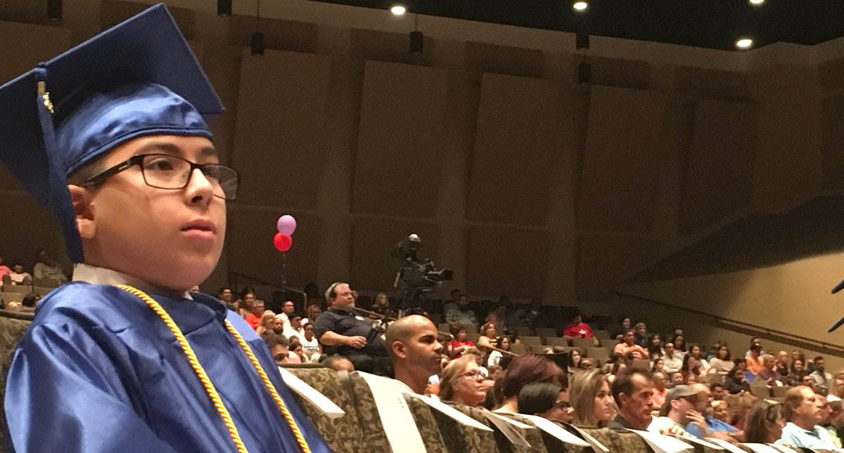 #Video Niño de 11 años se gradúa de la universidad