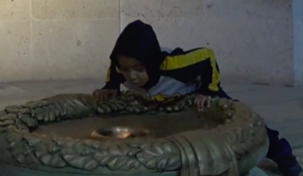 #Video Niño apaga Fuego Simbólico en la Alhóndiga de Granaditas