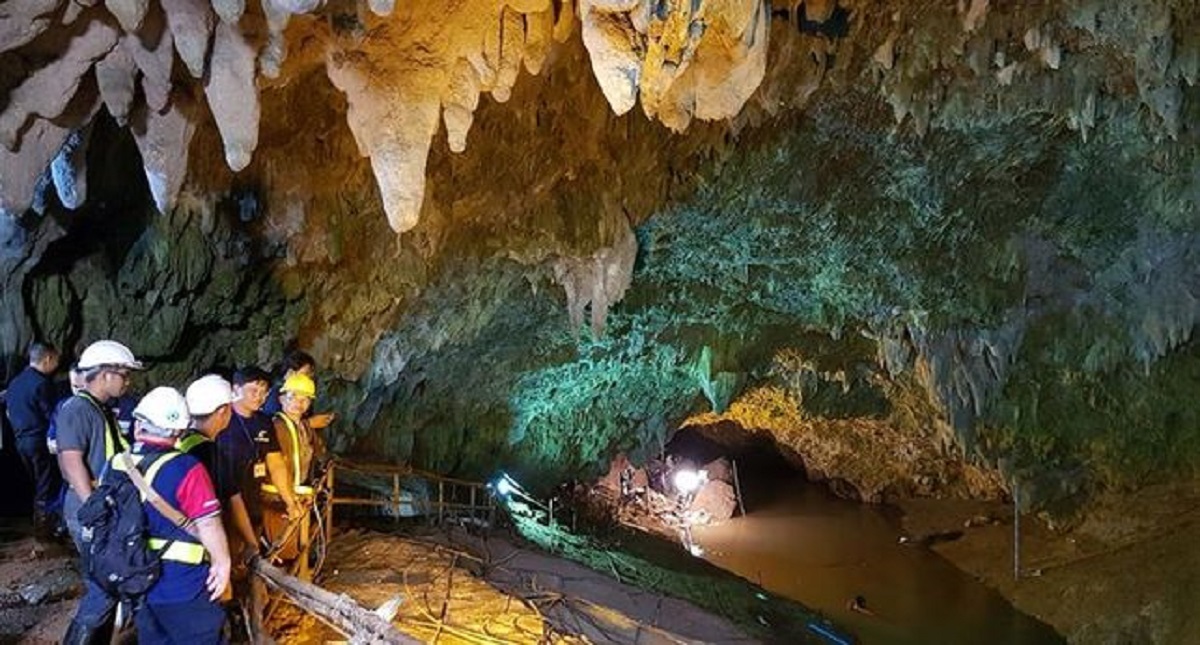 Niños rescatados de cueva en Tailandia padecen infección pulmonar