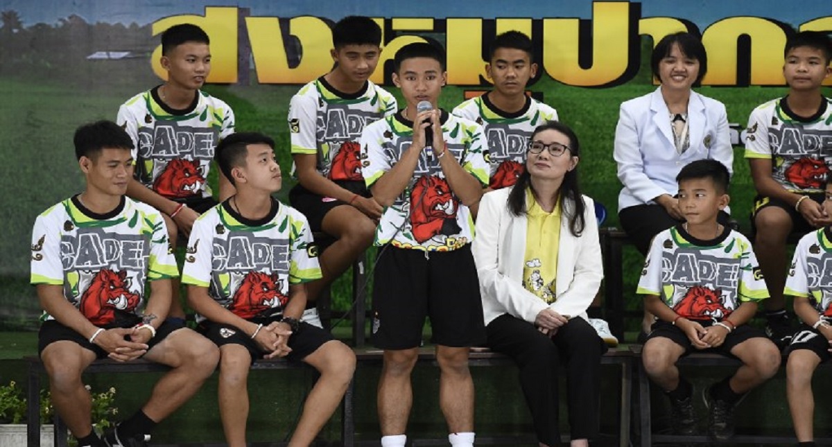 Niños intentaron cavar para salir de cueva de Tailandia