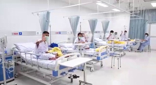 Niños tailandeses hablan por primera vez tras rescate - ninos-tailandia2