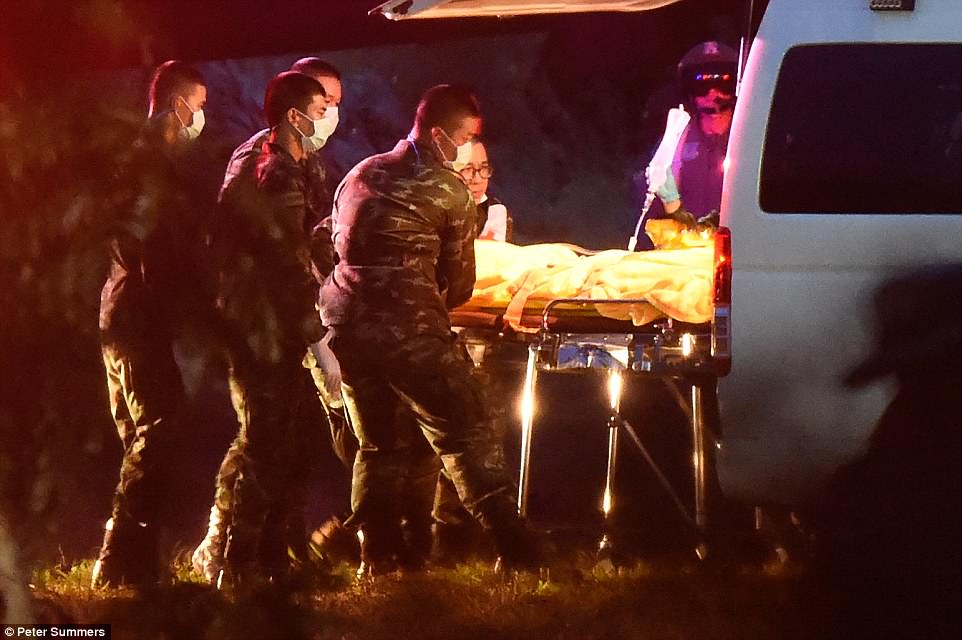 Cuatro niños tailandeses todavía se encuentran atrapados en la cueva - ninoscuevaint