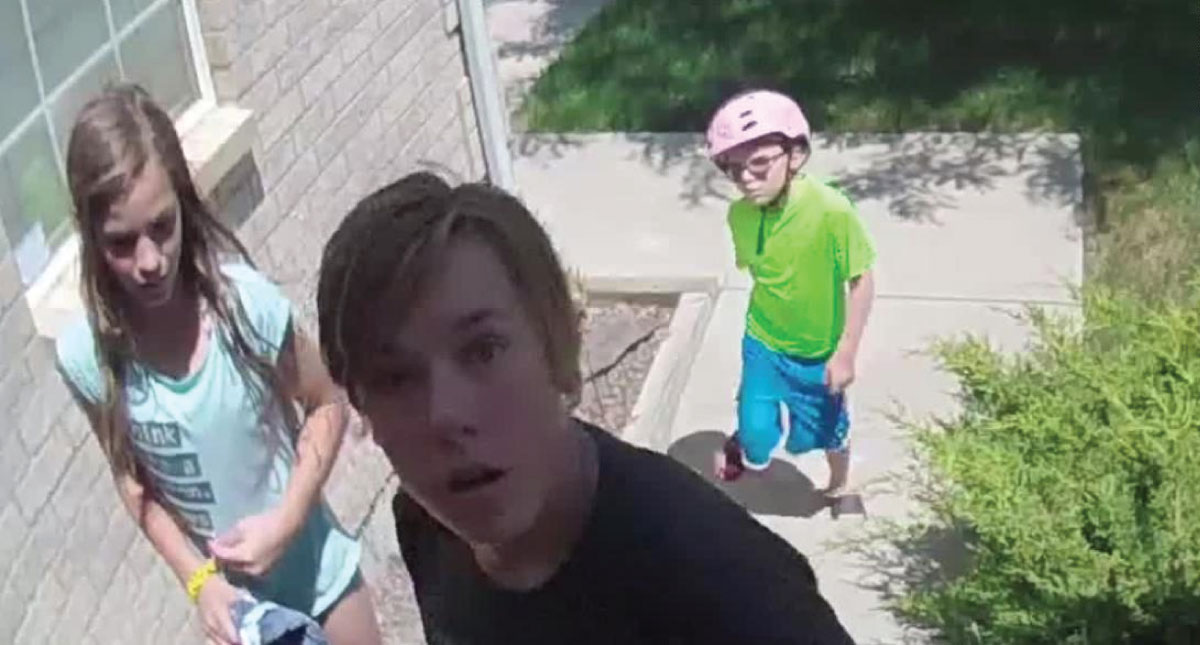 #Video Niños devuelven cartera con 700 dólares a su dueño