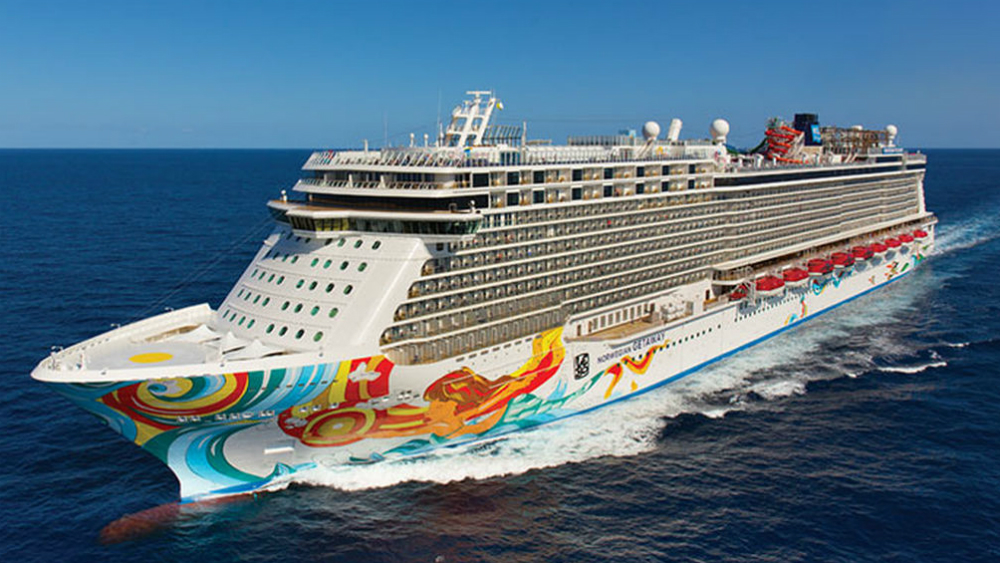 Hombre cae por la borda de un crucero y lo encuentran vivo 22 horas después