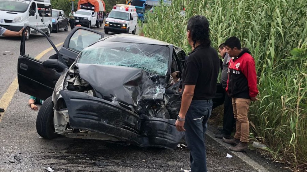 Accidente carretero deja al menos dos muertos en Oaxaca - oaxaca-accidente-carretera-muertos-2