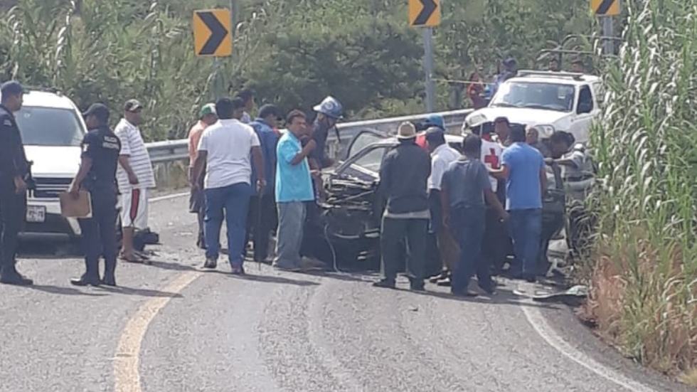 Accidente carretero deja al menos dos muertos en Oaxaca