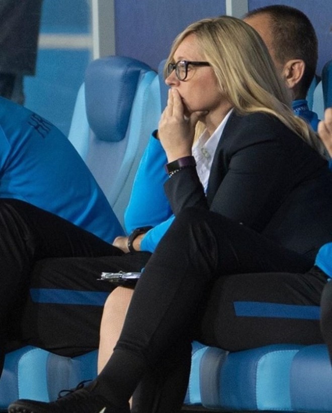 ¿Quién es la mujer que se sienta en la banca croata? - olivariint