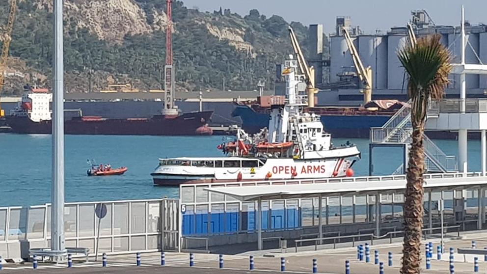 Llega a Barcelona barco de ONG con 60 migrantes rescatados - open-arms-barcelona1