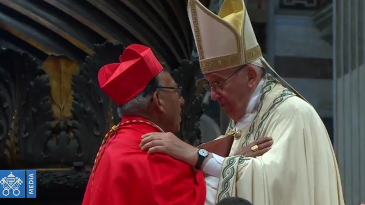 “Ya no vas a comer carne de gato”: el papa a cardenal boliviano “Ya no vas a comer carne de gato”: el papa a cardenal boliviano