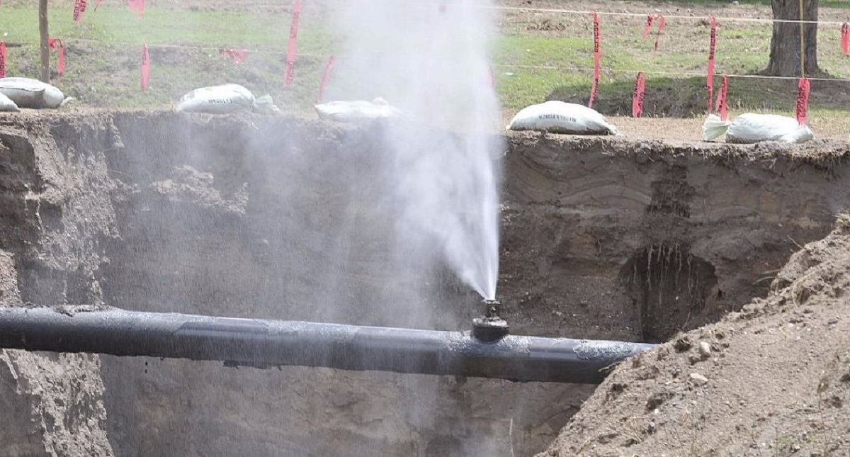 Pemex combate incendio en ducto por toma clandestina con equipos By-Pass - pemex-combate-incendio-en-ducto-por-toma-clandestina-con-equipos-by-pass