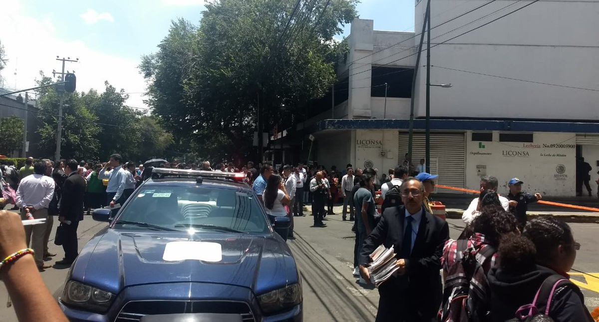 Evacúan instalaciones de la PGJ por corto circuito - pgj-cortocircuito-3