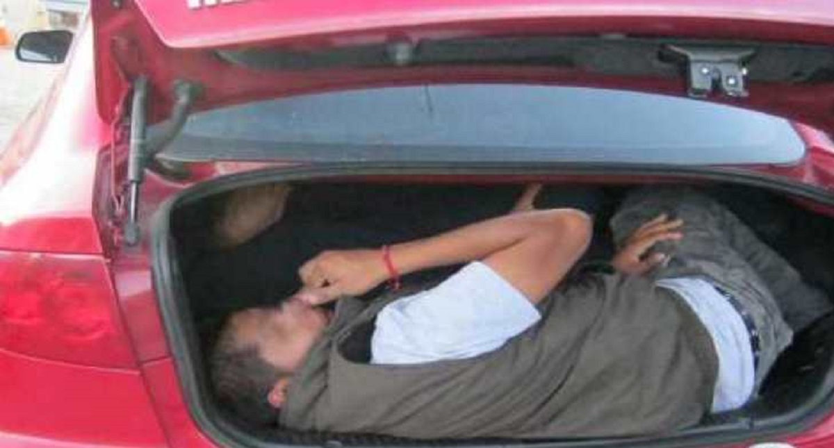 Piden a migrantes no tratar de cruzar la frontera en cajuela de autos - piden-a-migrantes-no-tratar-de-cruzar-la-frontera-en-cajuela-de-autos