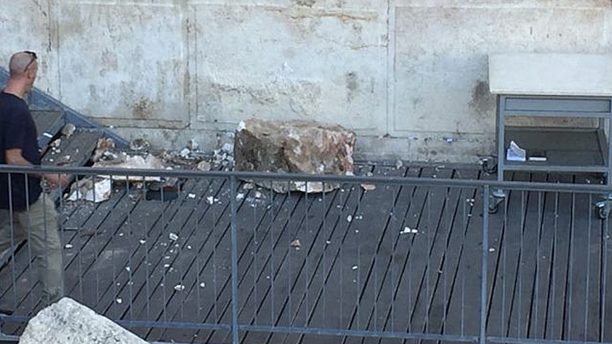Cierran el Muro de los Lamentos tras desprendimiento de piedra