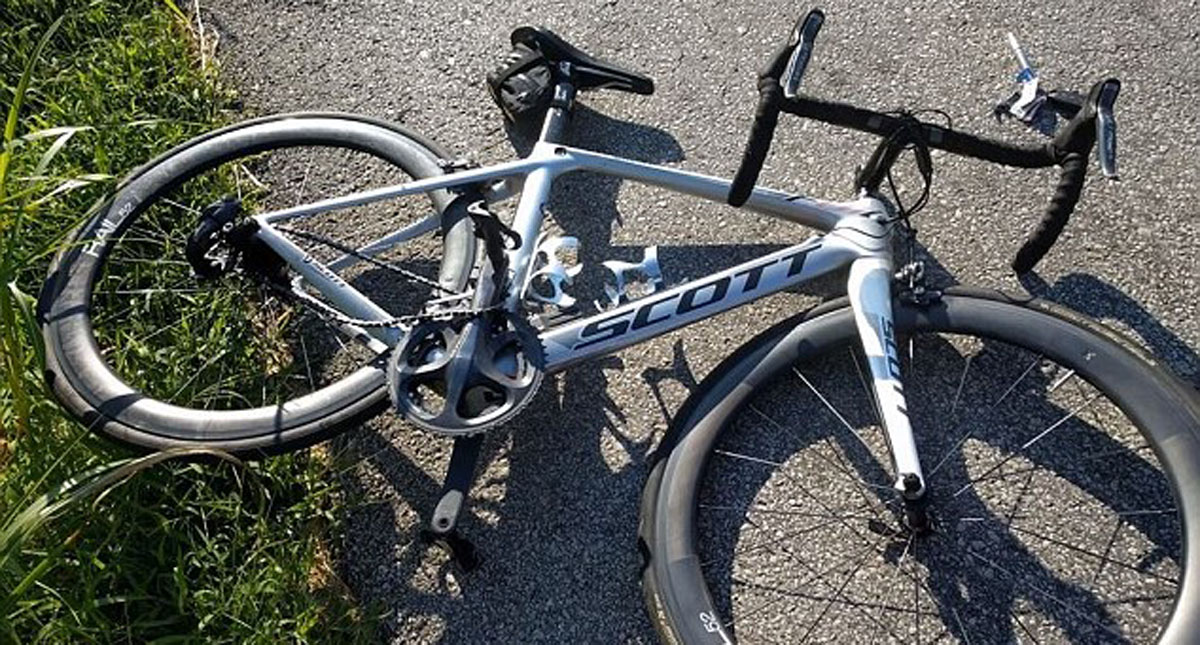 #Video Policía impacta a ciclista por conducir mirando el celular - policia-impacta-a-ciclista-por-conducir-mirando-el-celular-en-missoui