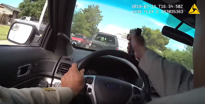 #Video Policía dispara a delincuentes desde patrulla durante persecución - policia-las-vegas1