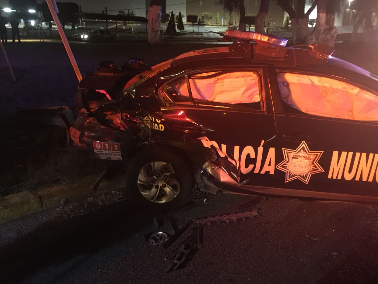 Ebrio choca contra patrulla y deja dos policías heridos en Pachuca - policia-prensado-pachuca1