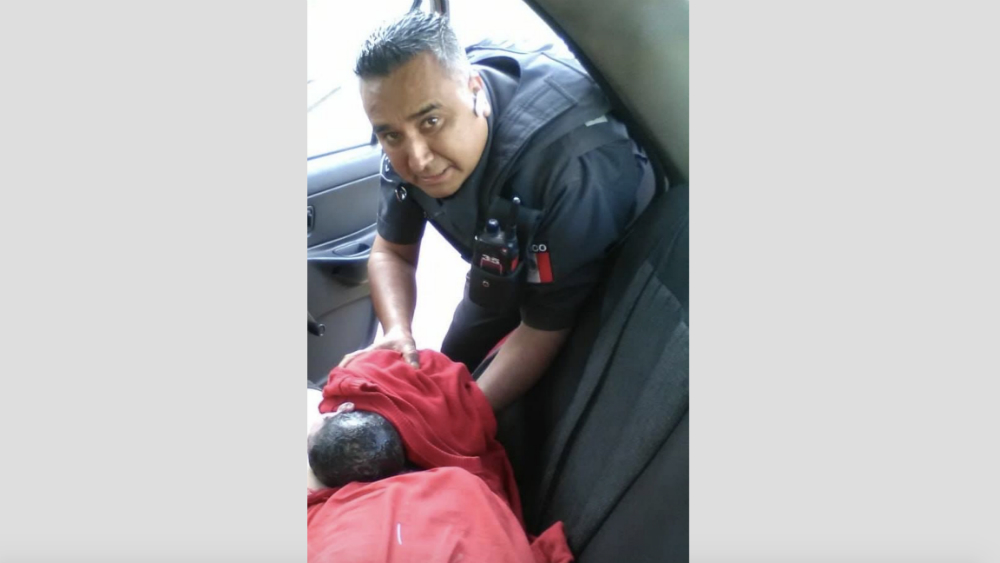 Policía vial ayuda a dar a luz a una mujer en taxi de Aguascalientes