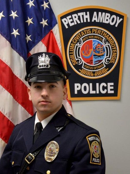 #Video Policía salva a hombre que iba a ser arrollado por un tren - policiasalvint