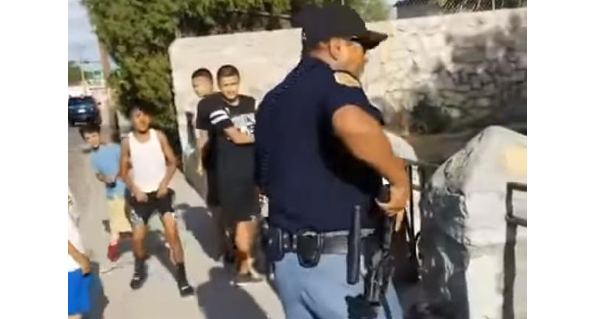#Video Policía amaga a niños migrantes en Texas