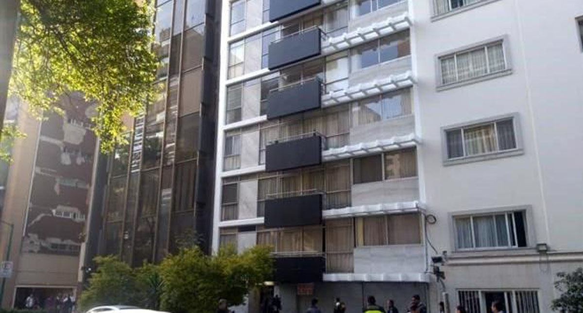 Hombre muere al caer de ocho pisos en la Juárez