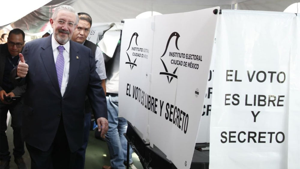 Presidente de la SCJN emite su voto y llama a mexicanos a participar