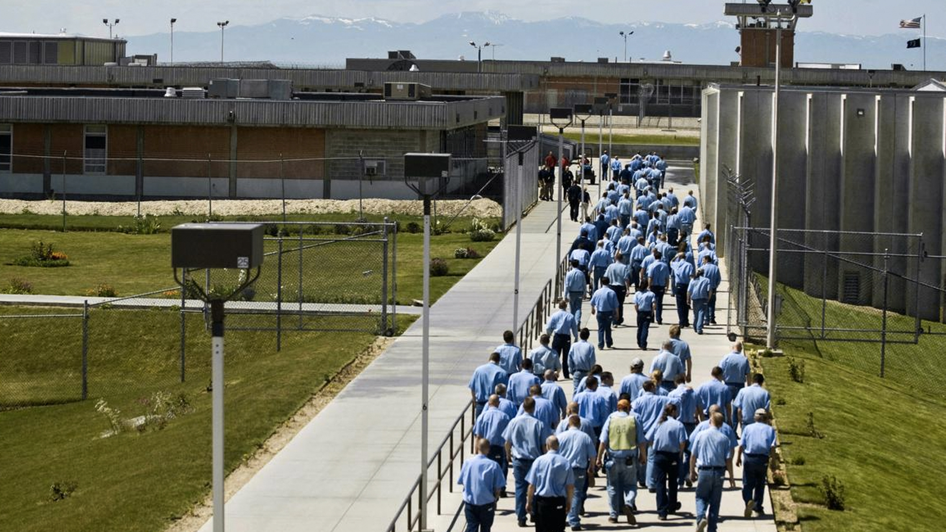 Presos hackean tabletas para transferir crédito a sus cuentas en Idaho - prision-idaho