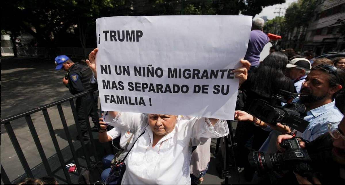 Protestan contra Trump afuera de casa de transición de AMLO Protestan contra Trump afuera de casa de transición de AMLO